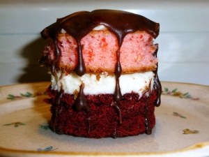 Red Velvet and Strawberry Mini Cakes